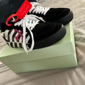 Off white Vulc Black, White